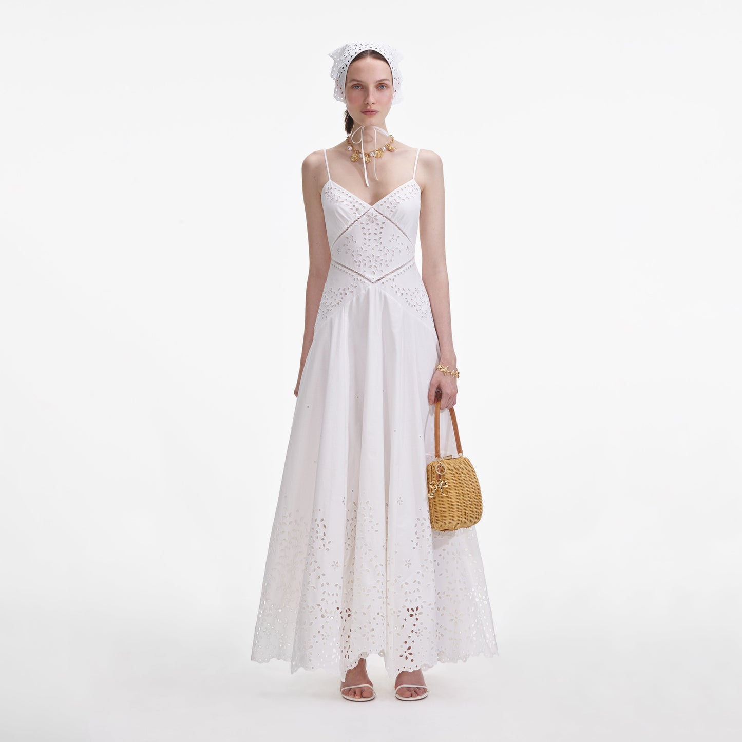 Beyaz Pamuklu İşlemeli Uzun Elbise