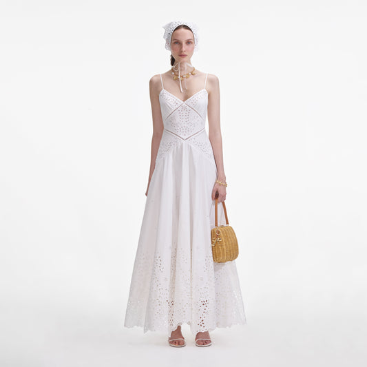 Beyaz Pamuklu İşlemeli Uzun Elbise