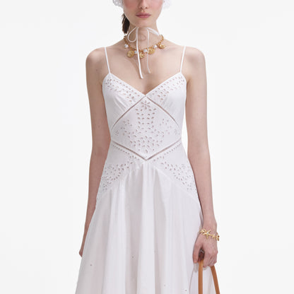 Beyaz Pamuklu İşlemeli Uzun Elbise