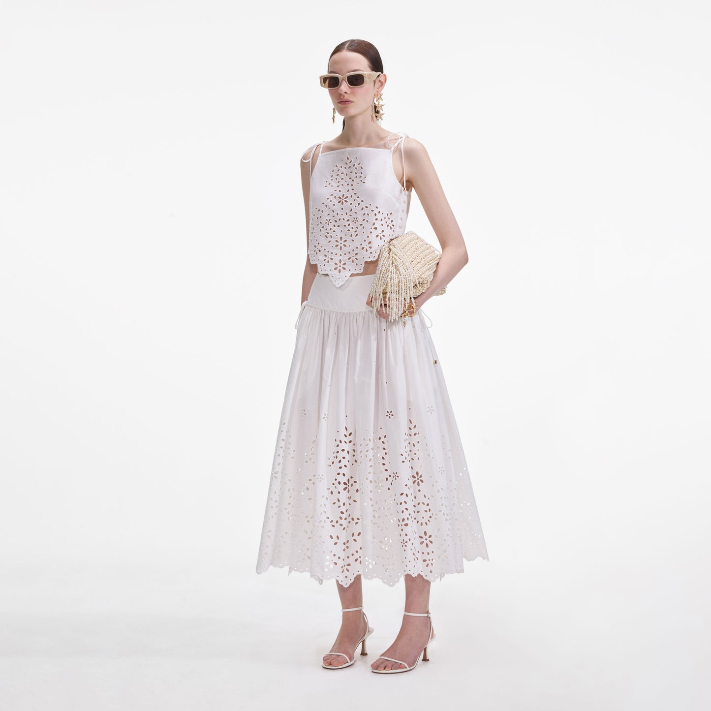 Beyaz Pamuklu İşlemeli Üst