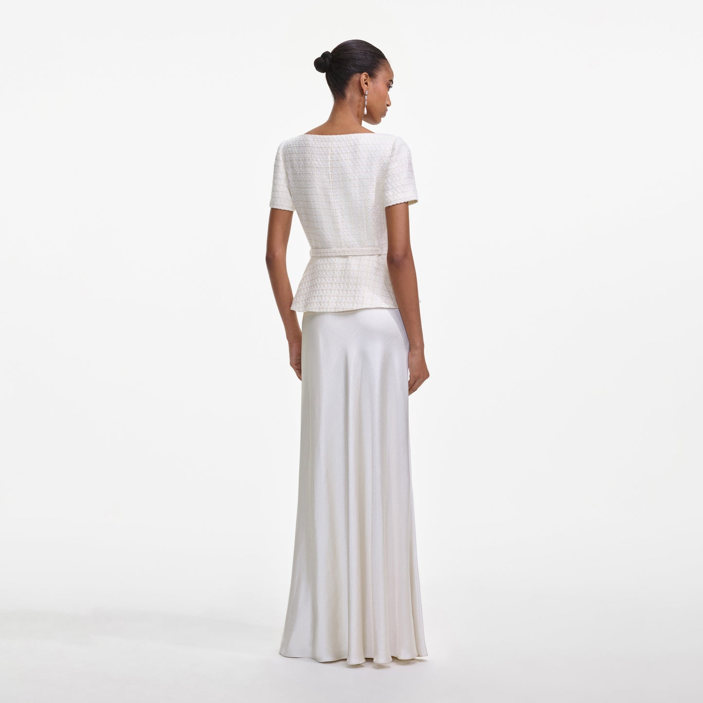 Krem Bukle Detaylı Uzun Elbise