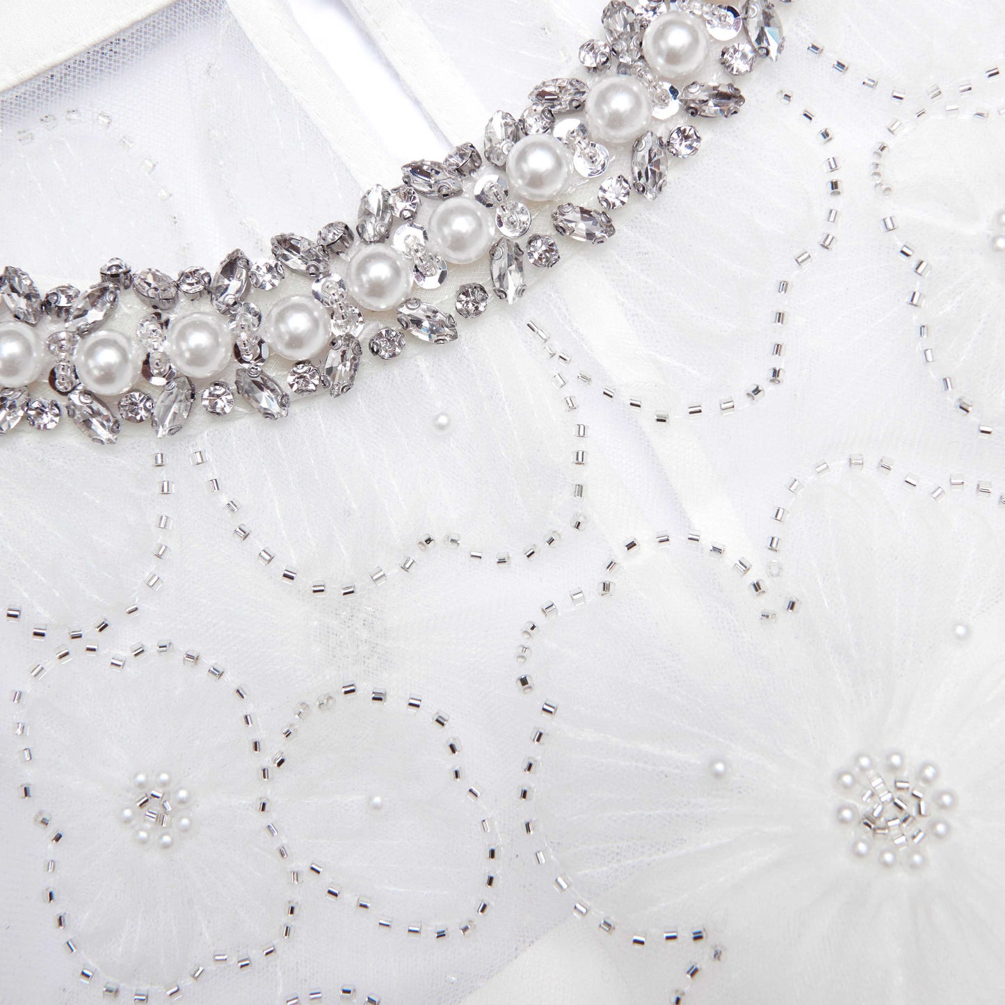 Beyaz Süslemeli Tül Midi Elbise