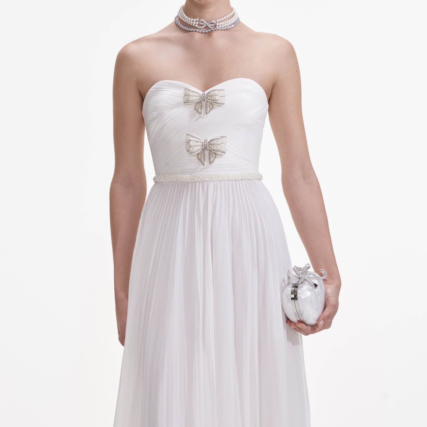 Beyaz Şifon Fiyonklu Uzun Elbise