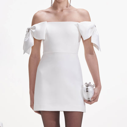 Beyaz Krep Fiyonklu Mini Elbise