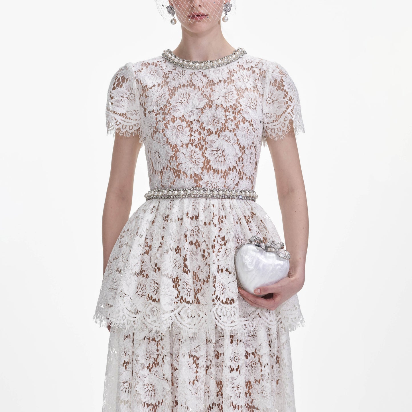 Beyaz Dantel Katmanlı Uzun Elbise