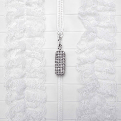 Beyaz Örme Fermuarlı Volanlı Uzun Elbise