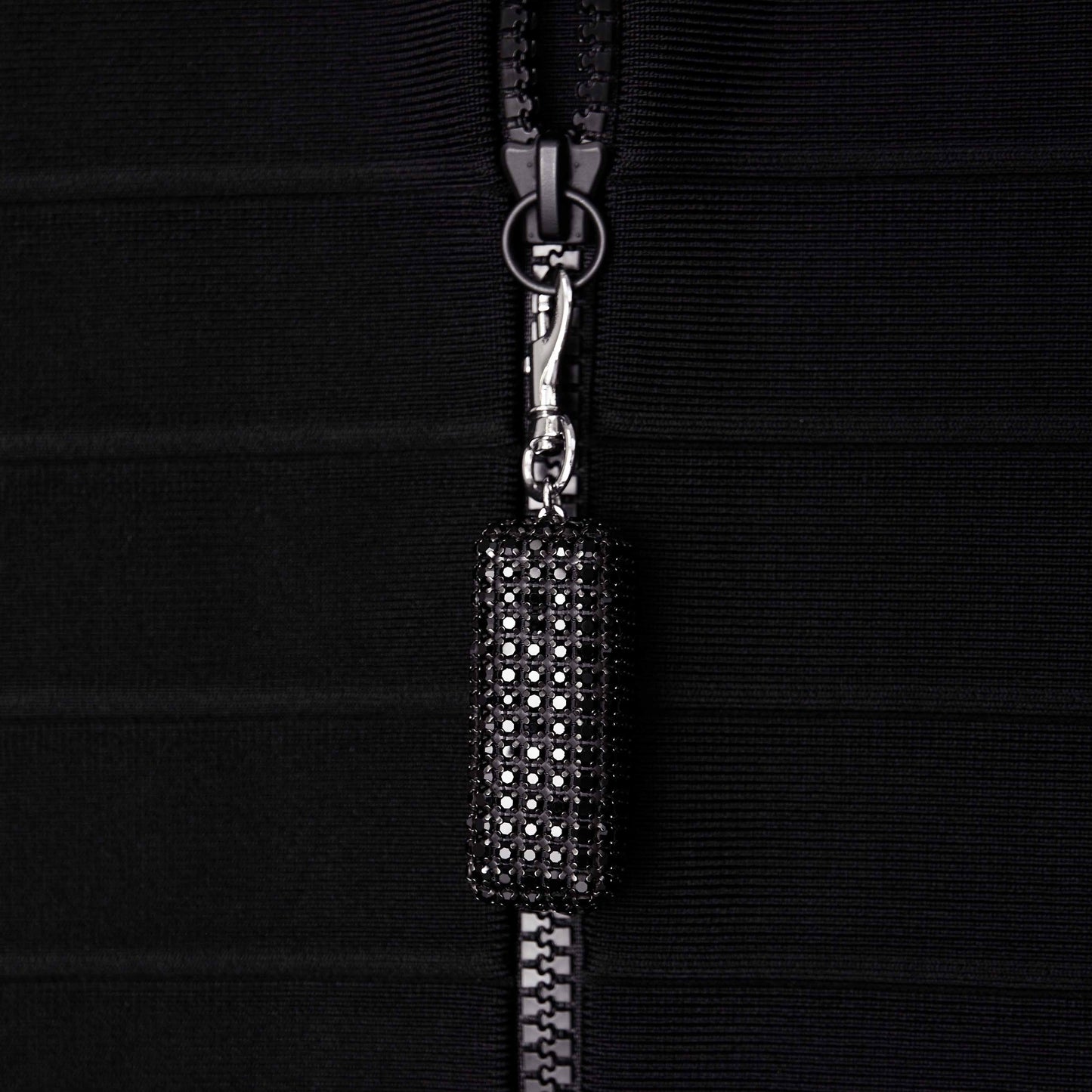 Siyah Volanlı Örgü Midi Etek