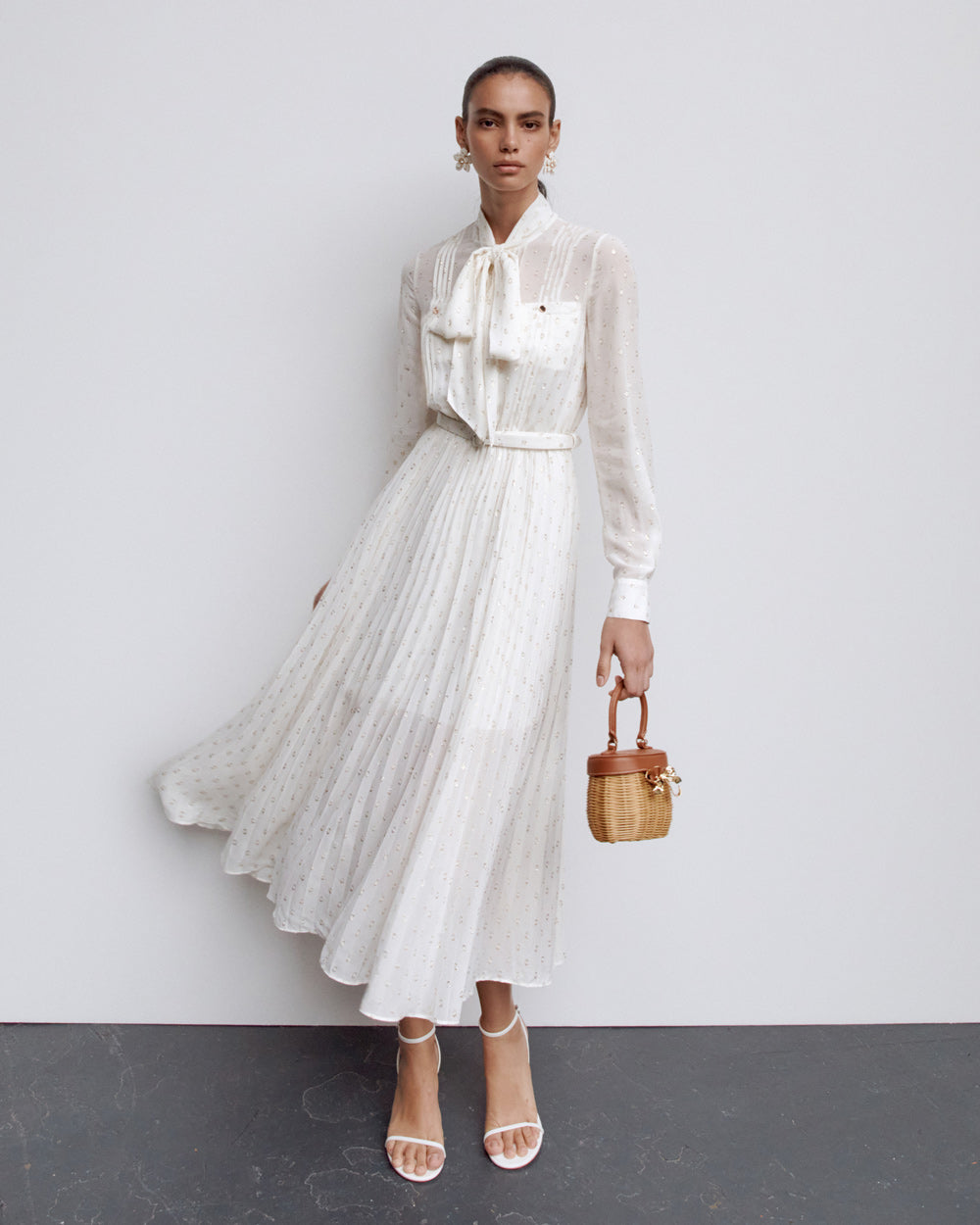 Krem Ve Altın Bağcıklı Midi Elbise