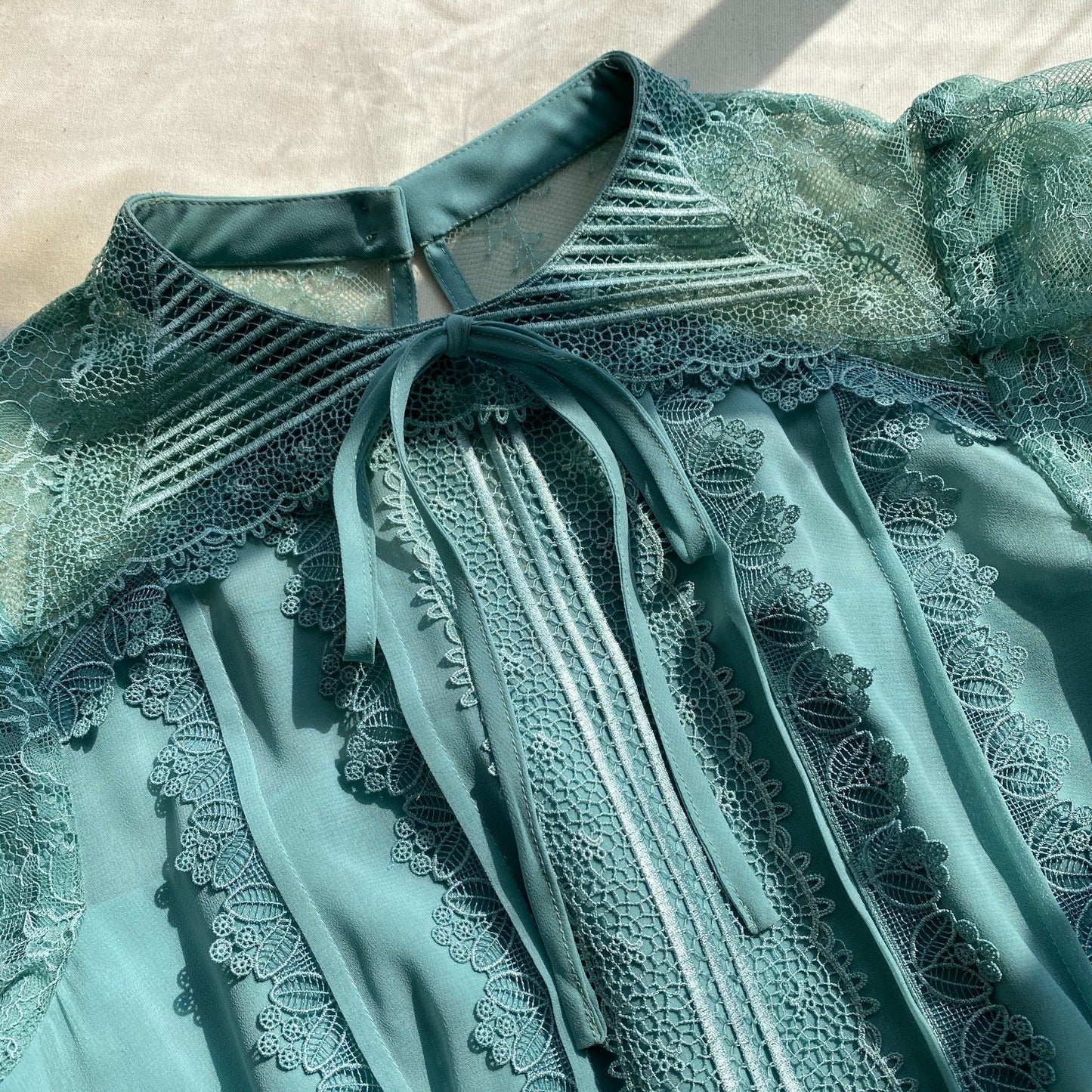 Adaçayı Dantelli Midi Elbise